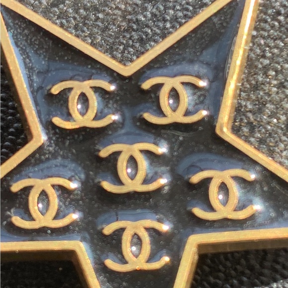 Vintage CHANEL Gold 💛 and Black 🖤 Six Star ⭐️Rare Pin Brooch Gold Tone CC Logo - Picture 13 of 14